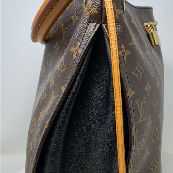 Louis Vuitton Gaia Noir - Picture 4 of 16